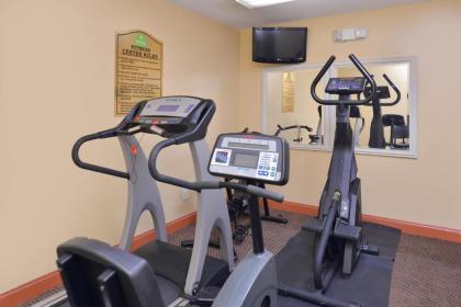Douglas Inn & Suites - image 10