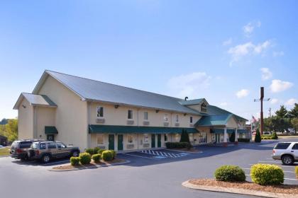 Douglas Inn & Suites - image 8