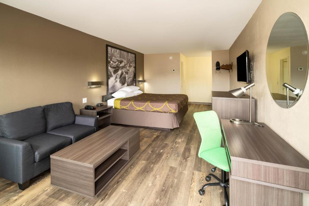 Super 8 by Wyndham Cleveland - main image