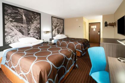 Super 8 by Wyndham Cleveland - image 12
