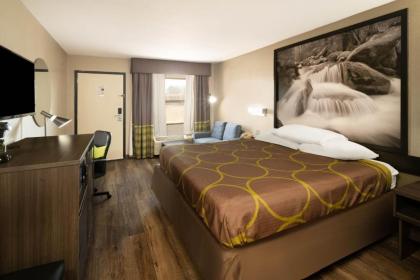 Super 8 by Wyndham Cleveland - image 14