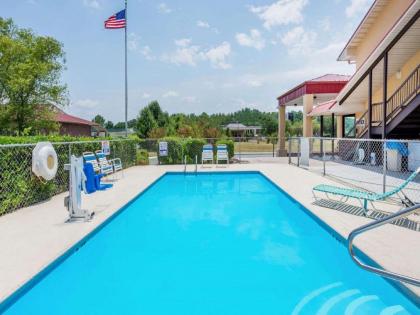Super 8 by Wyndham Cleveland - image 2