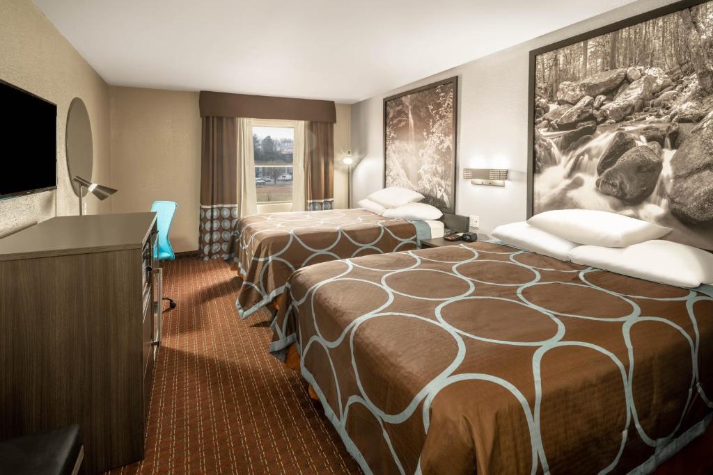 Super 8 by Wyndham Cleveland - image 5
