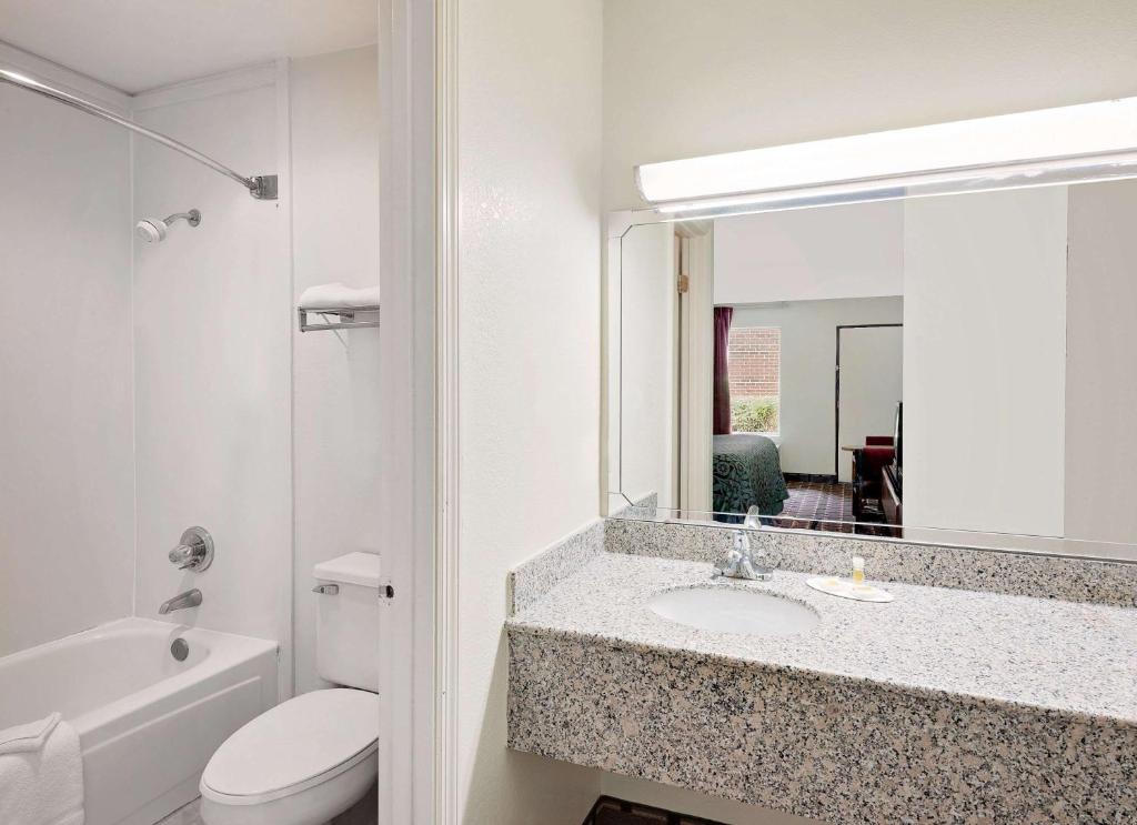 Days Inn by Wyndham Cleveland TN - image 3
