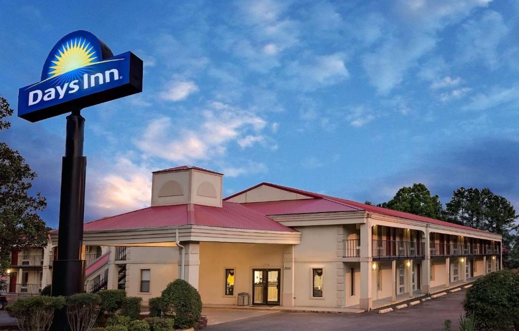 Days Inn by Wyndham Cleveland TN - image 4