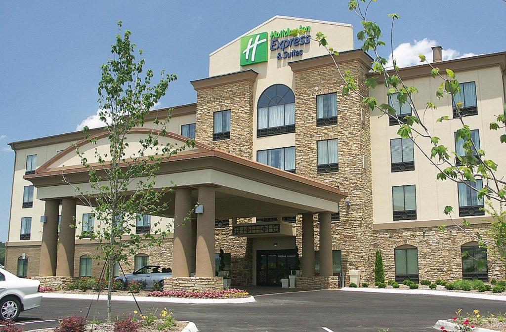 Holiday Inn Express & Suites - Cleveland Northwest an IHG Hotel - main image