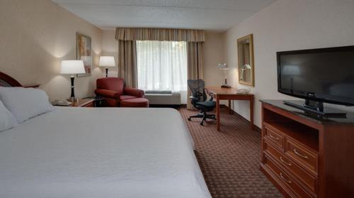 Hilton Garden Inn Cleveland Airport - image 3