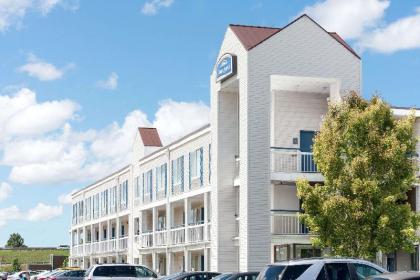 Super 8 by Wyndham Brook Park/Cleveland