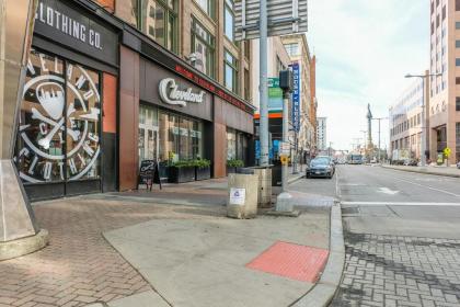 Frontdesk Osborn Apts Downtown Cleveland - image 10
