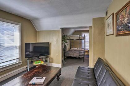 Convenient CLE Apt Less Than 3 Mi to Lake Erie and Dtwn