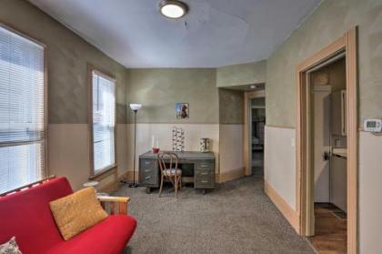 Cozy Cleveland Getaway with Yard - 3 Mi to Dtwn