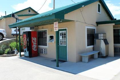 Adobe Inn Motel - image 3