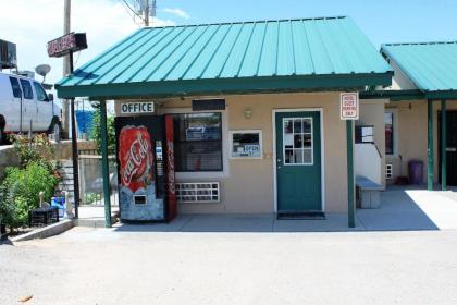 Adobe Inn Motel - image 4