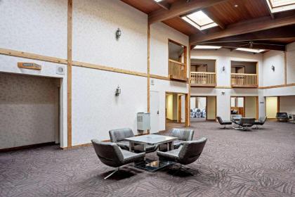 Quality Inn - image 11