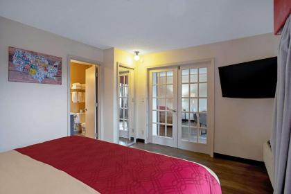 Quality Inn - image 12