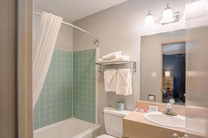 Quality Inn - image 4