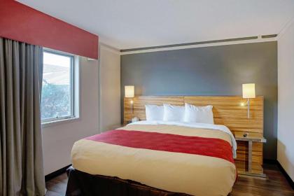 Quality Inn - image 9