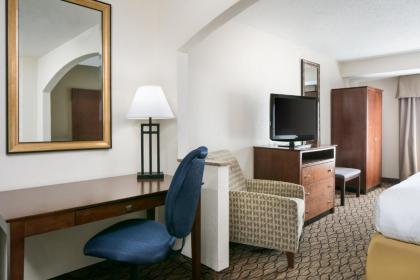 Holiday Inn Express & Suites Clinton an IHG Hotel - image 10