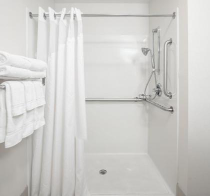 Holiday Inn Express & Suites Clinton an IHG Hotel - image 11