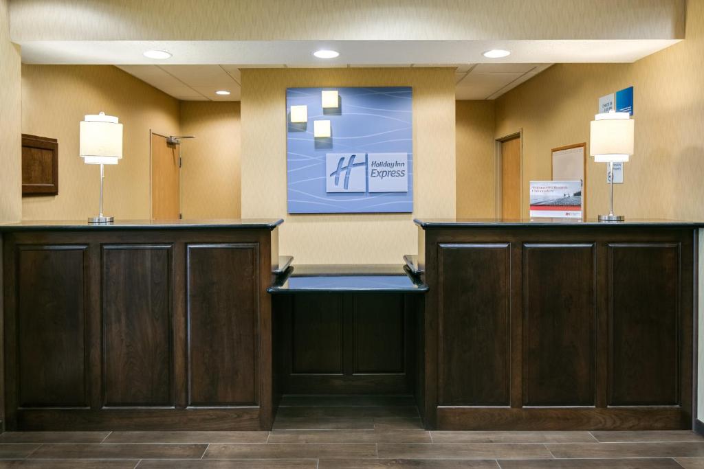 Holiday Inn Express & Suites Clinton an IHG Hotel - image 6