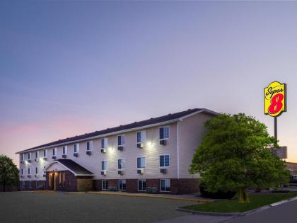 Super 8 by Wyndham Clinton - image 13