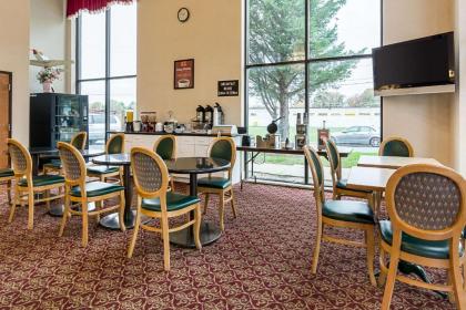 Econo Lodge Andrews AFB - image 11