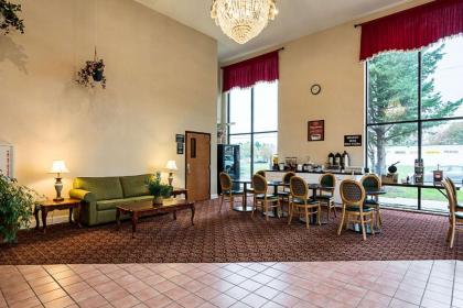 Econo Lodge Andrews AFB - image 14