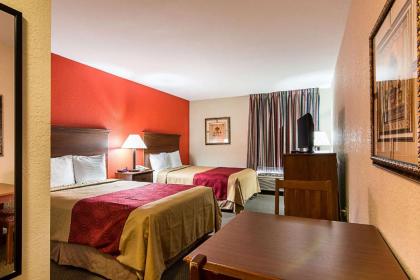 Econo Lodge Andrews AFB - image 15