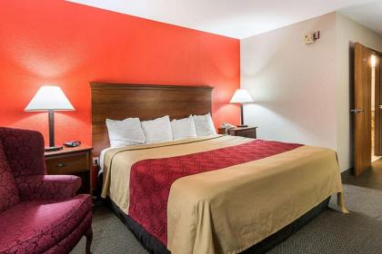 Econo Lodge Andrews AFB - image 2