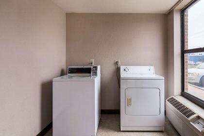 Econo Lodge Andrews AFB - image 7