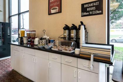 Econo Lodge Andrews AFB - image 8