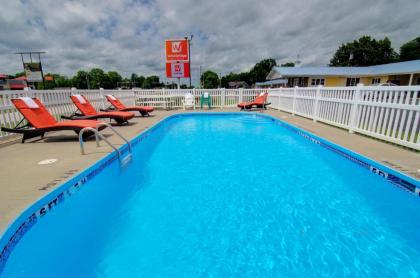 Westbridge Inn & Suites - image 12