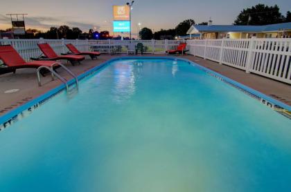 Westbridge Inn & Suites - image 14