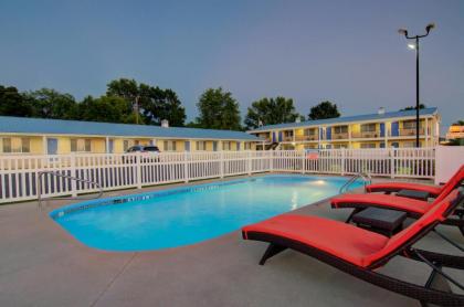 Westbridge Inn & Suites - image 15