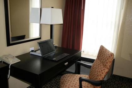 Hampton Inn Clinton - image 14