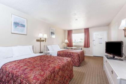 Days Inn by Wyndham Clinton - image 10