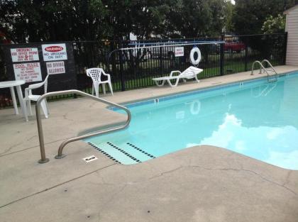 Days Inn by Wyndham Clinton - image 11
