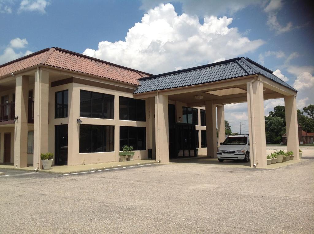 Days Inn by Wyndham Clinton - image 6