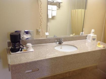 Days Inn by Wyndham Clinton - image 7