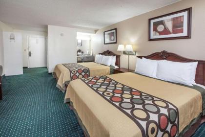 Super 8 by Wyndham Clinton - image 14