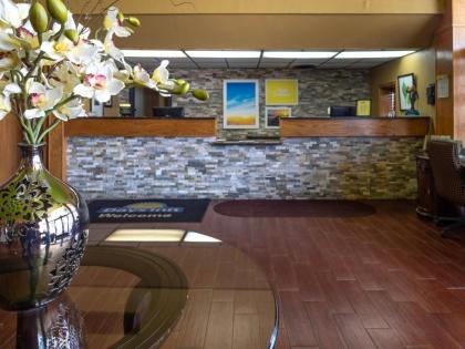Days Inn by Wyndham Clinton - image 8