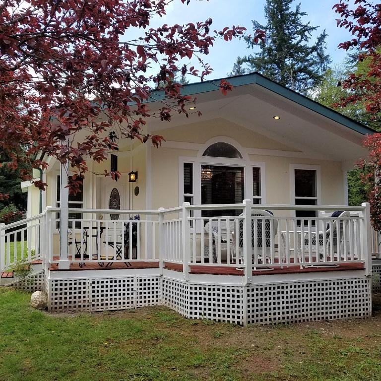 Arbor Rouge Cottage - main image