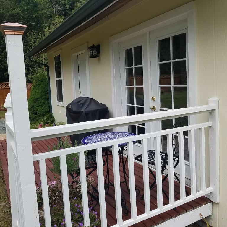 Arbor Rouge Cottage - image 2
