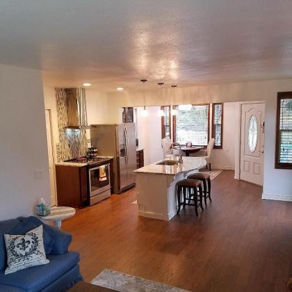 Arbor Rouge Cottage - image 3