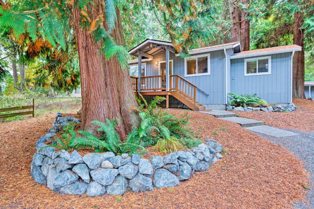 House with Deck on Whidbey Island 1 Mi from Shore! - main image