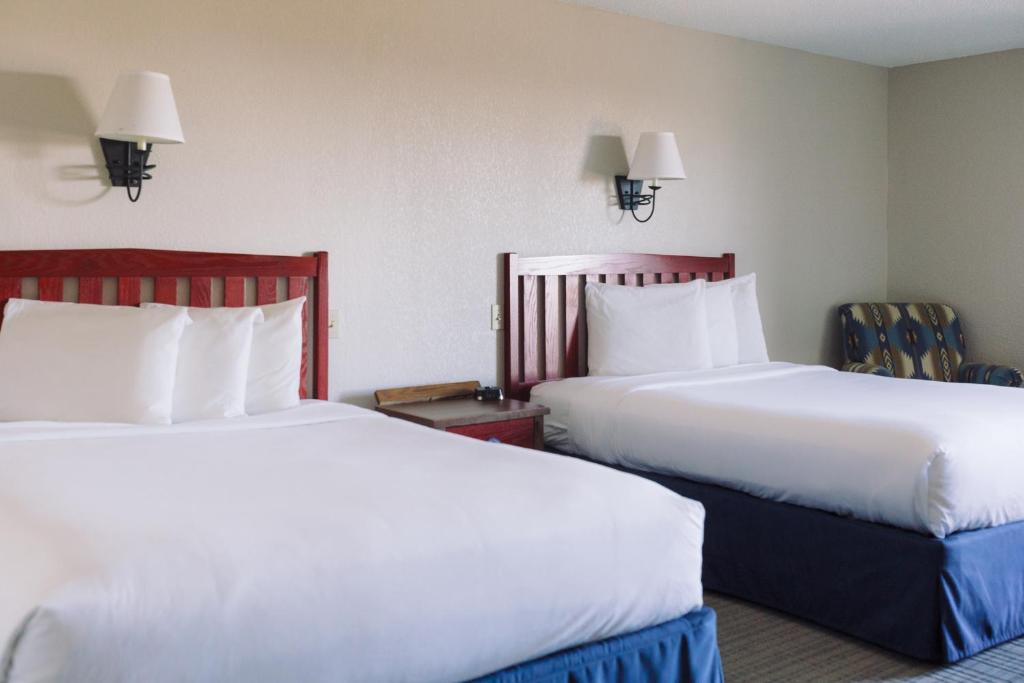 Wildwood Lodge & Suites - image 3