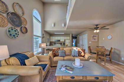 Cloudcroft townhome with Deck 1 mi to Burro Ave Cloudcroft