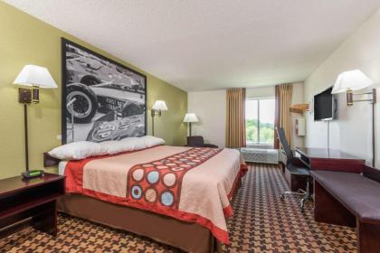 Super 8 by Wyndham Cloverdale - image 10