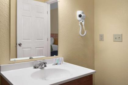 Travelodge by Wyndham Clovis - image 4