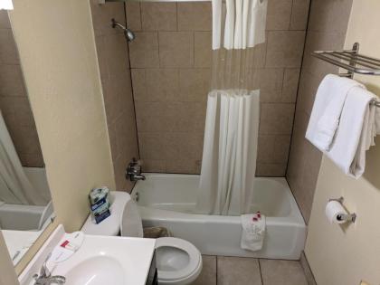 Travelodge by Wyndham Clovis - image 9